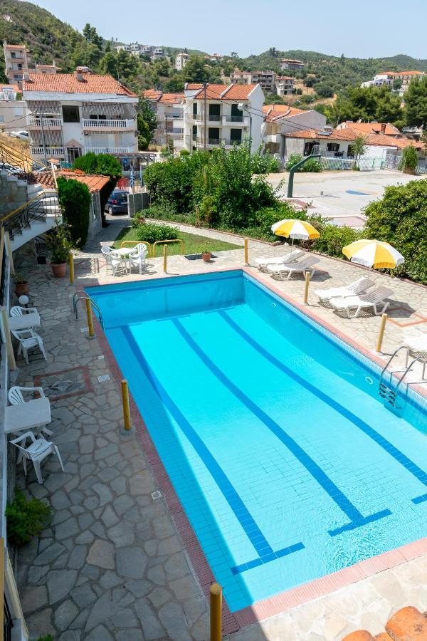 Hotel Sarikas Полихроно Екстериор снимка