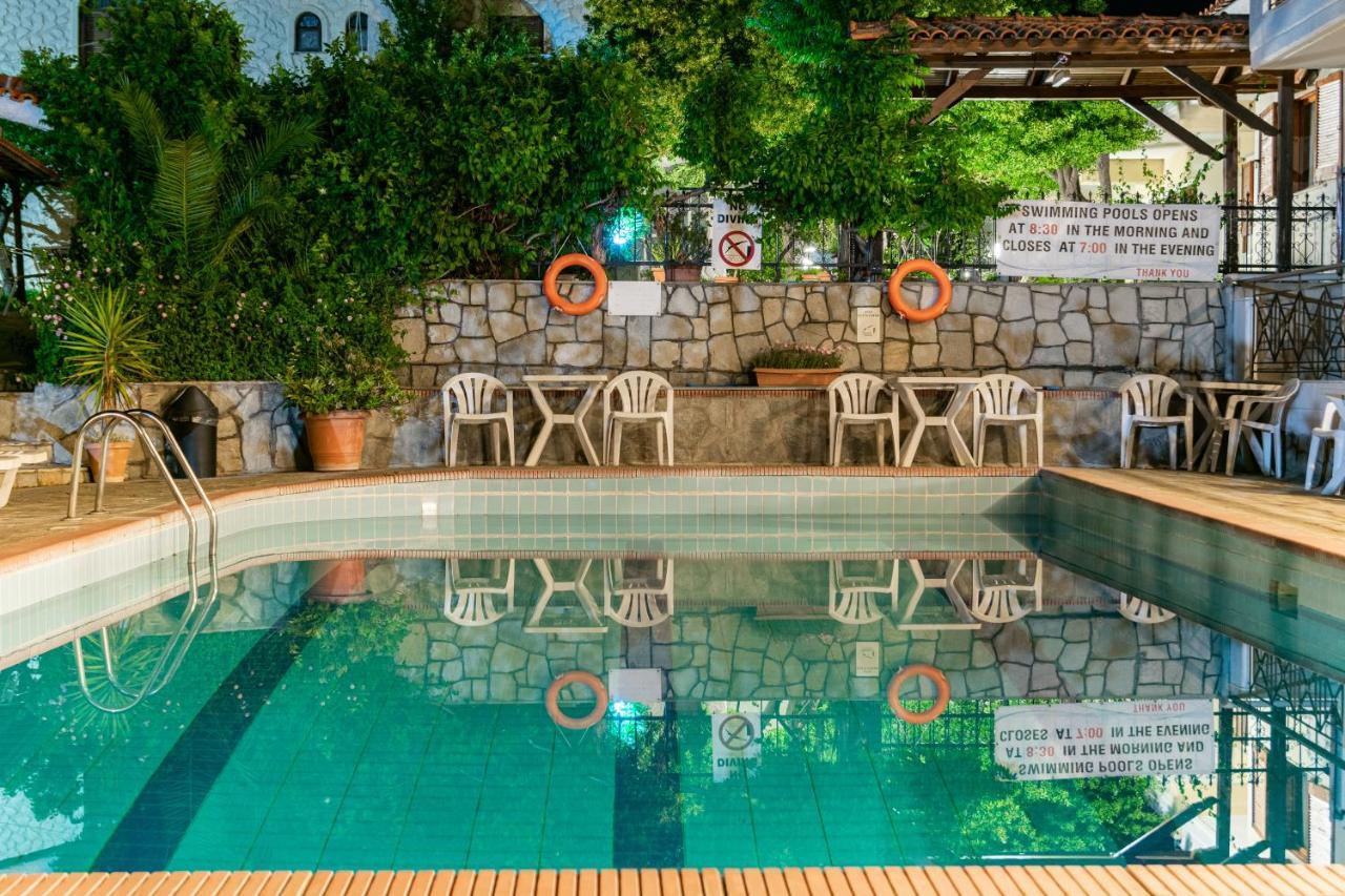 Hotel Sarikas Полихроно Екстериор снимка