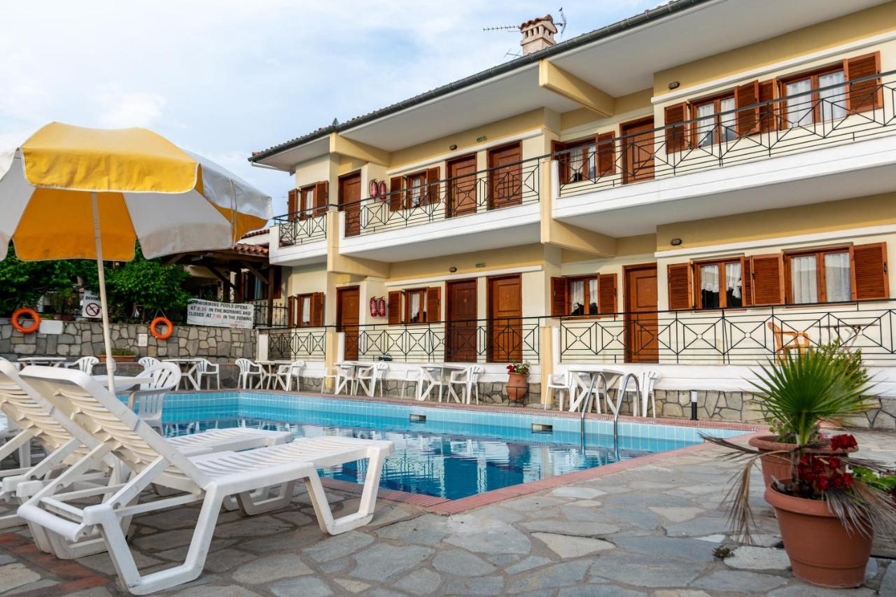Hotel Sarikas Полихроно Екстериор снимка