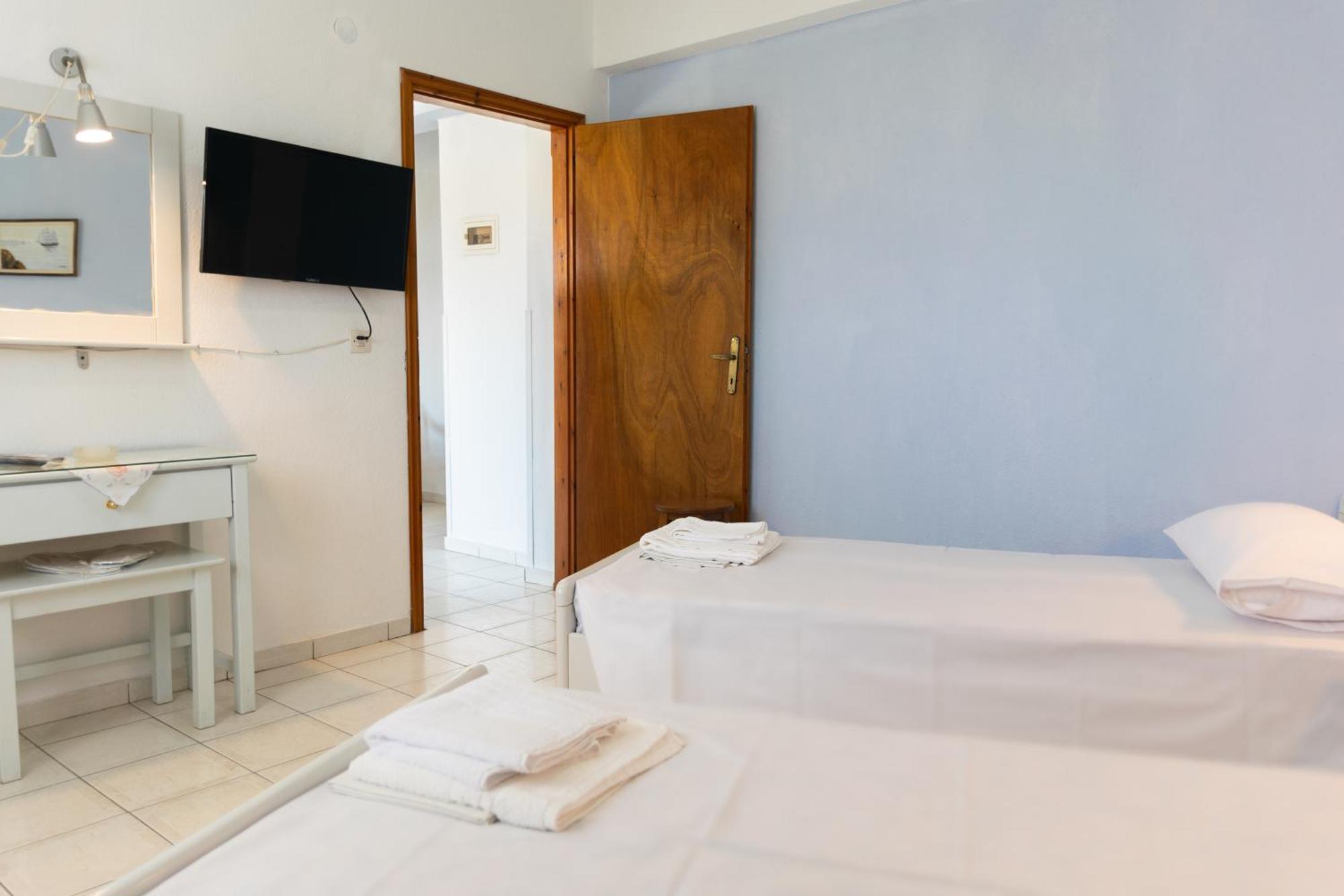 Hotel Sarikas Полихроно Екстериор снимка