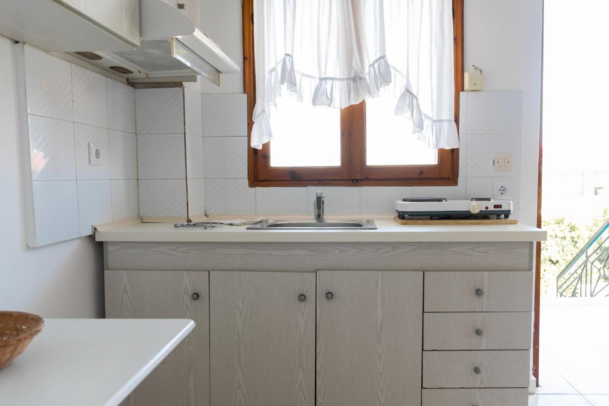 Hotel Sarikas Полихроно Екстериор снимка